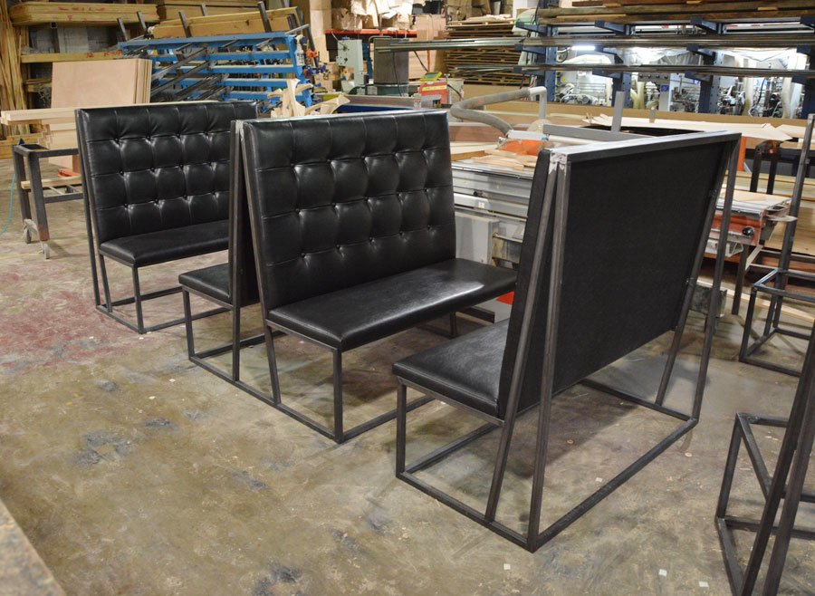 MaxsunGroup's tweet image. Metal frame booths w/ bun tufted back for Hakata! #booth #banquette