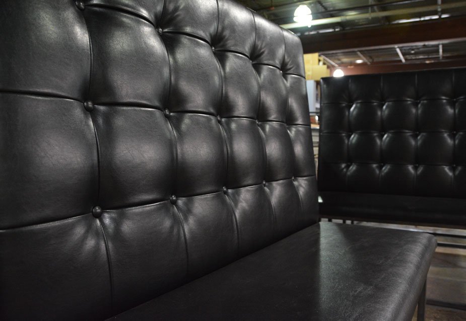 MaxsunGroup's tweet image. Metal frame booths w/ bun tufted back for Hakata! #booth #banquette