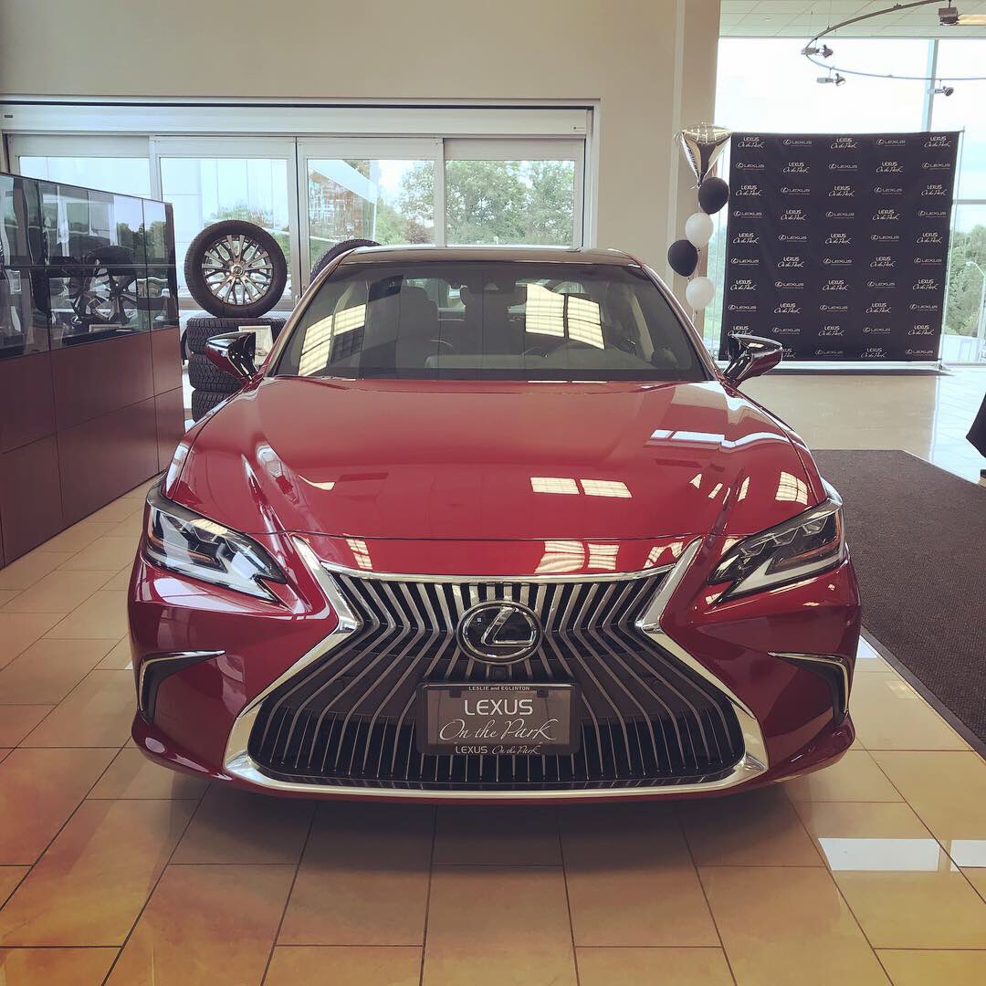LexusOnThePark's tweet photo. THE ALL NEW REDESIGNED 2019 LEXUS ES 350 HAS ARRIVED & IS AVAILABLE FOR IMMEDIATE DELIVERY!
🚘🚘 #experienceamazing #lexusonthepark #lexuscanada #toronto #luxuryvehicles #lexustoronto #LexusES #ES350 #2019LEXUS #getyours https://t.co/kYV9y7sAuX