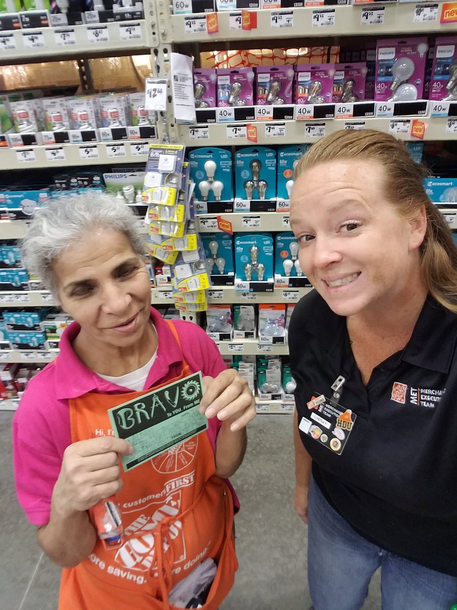 LowesMSMLindsay's tweet photo. Alham in D27 is PASSIONATE about the light bulb aisle! Always looks great for our customers and contributes to MET success as well. Thank you Alham for your partnership and all you do!! @silverlakedepot @JillEkstrom02 @JGissendannerHD @MirandaTHDD7 @bliczwek @dontamcam https://t.co/hILlHd5OxY