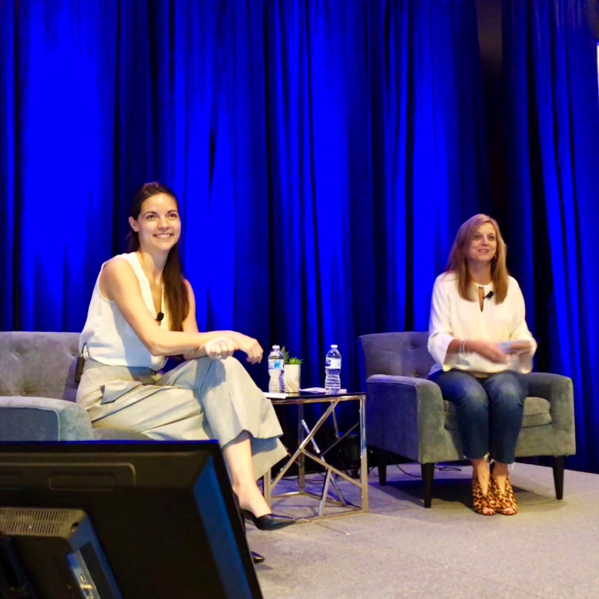 ruthalmen's tweet photo. ...don’t compare your behind-the-scenes with someone else’s highlights reel...
@TheMuse thank you, Kathryn for the talk today @LifeAtBooz #BoozAllen #empowerpeople #makeyourownway #competewithculture https://t.co/SCrSX1dpas