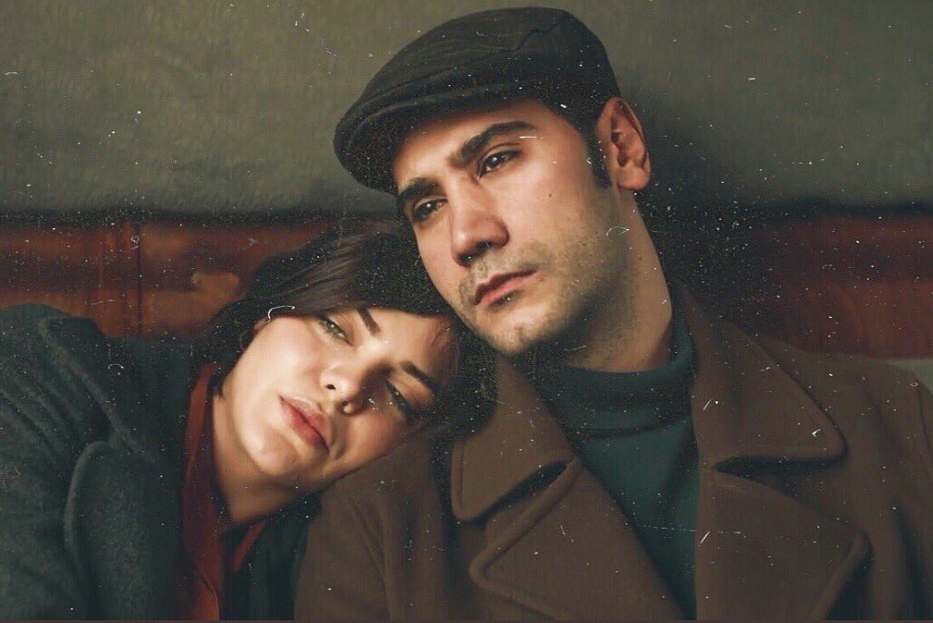 altinbilekhilal's tweet photo. Nasıl gidiyor 2. bölüm 😍 Sette sizin yorumlarınız eşliğinde izliyoruz 🍀 #BirZamanlarÇukurova https://t.co/6vrVdll2GZ