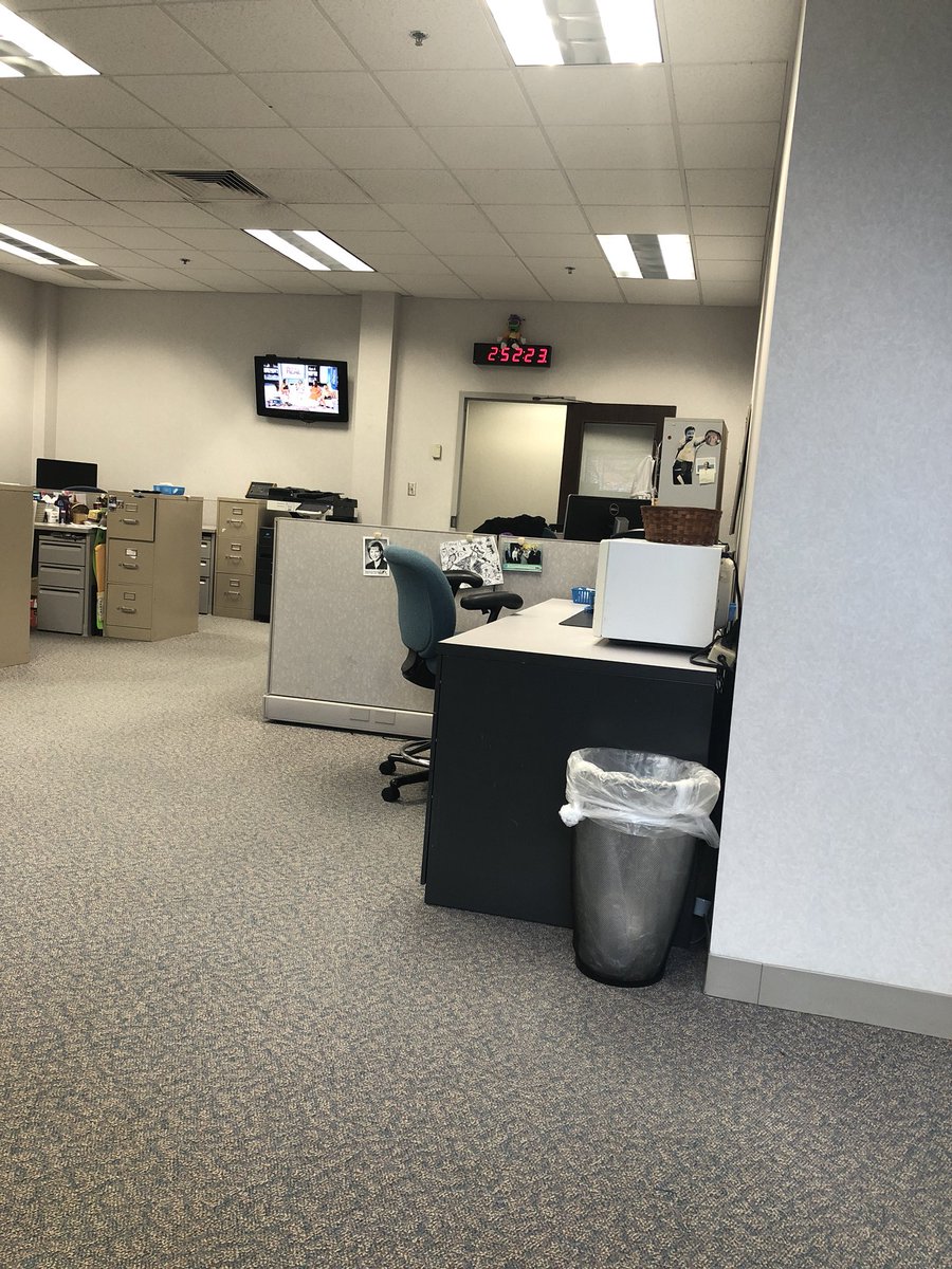SharifTLaney's tweet photo. That awkward moment when you have to duck Stephanie because you forgot to post you assignment from 4 days ago🤦🏿‍♂️ @WAVYinterns  #WavyIntern #IHopeIDontFail 😭😭😂 https://t.co/bShiFo3cXl