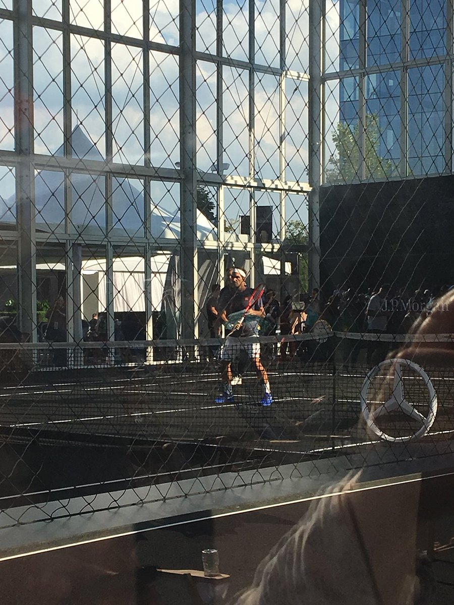 Leah_Pascarella's tweet photo. When you've waited months for the @LaverCup to come to Chicago, you get very excited! 🎾 https://t.co/3MttkC7NUw