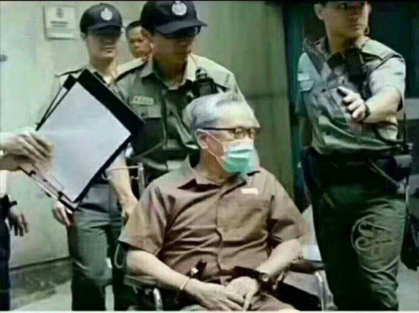 李子佛on Twitter 前香港特首曾荫权 四宗罪如下 1 免费搭乘富豪的游艇 2 被送一部二手跑步机 3 公职出国用自己信用卡付费赚积分 4 低于市价 的租金租了深圳一套房 这就是英国人留下的司法制度 这些都算罪 那兲朝官员几乎都得进去 难怪打死不实行宪政 李子佛on Twitter 前香港特首曾荫权 四宗罪如下 1 免费搭乘富豪的游艇 2 被送一部二手跑步机 3 公职出国用自己信用卡付费赚积分 4 低于市价 的租金租了深圳一套房 这就是英国人留下的司法制度 这些都算罪 那兲朝官员几乎都得进去 难怪打死不实行宪政