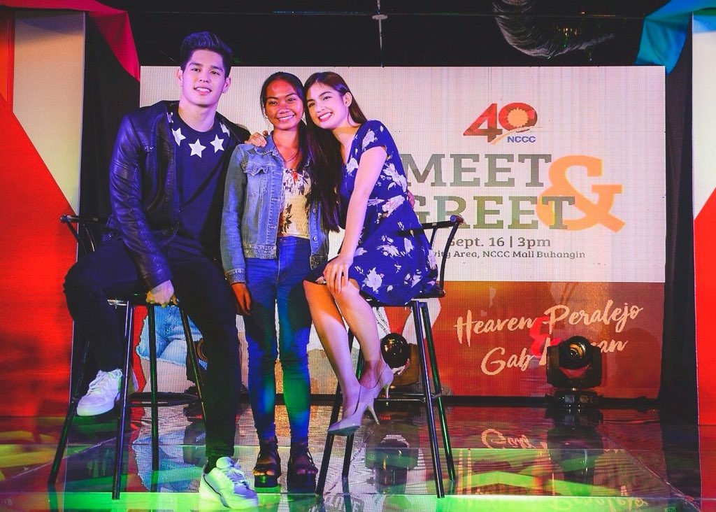 HEAVEN_OFC's tweet photo. @hperalejo and @gab_lagman with some of the lucky VIP fans!! #BNYMallShow #NCCC40 @BNYjns https://t.co/5s6Y21KMcR