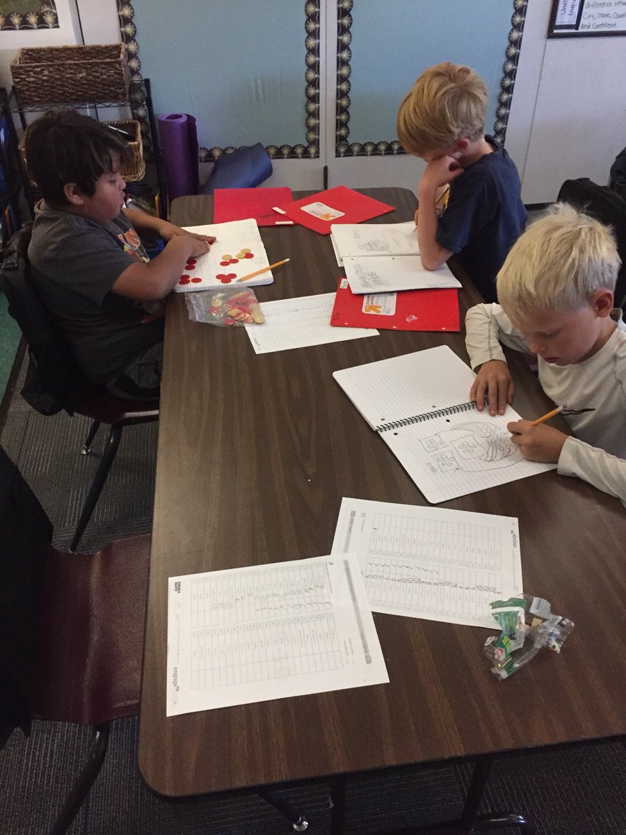 UBEjansen3rd's tweet photo. 3rd graders are finding the unknown through ➗ = groups &amp; they rocked the fund run 🏃‍♀️ 🏃 @UBEHawks https://t.co/ggoB64aeeg