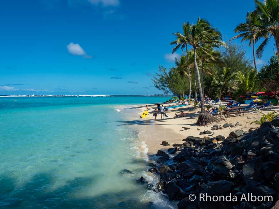 CampersCurious's tweet photo. Rarotonga is a tropical paradise in the Southern Pacific Ocean. #Travel to the largest of the @CookIslands with a surprising number of unusual things to do.  #lovealittleparadise Check it out here:  https://t.co/0hF7jNkKQs https://t.co/RaJp9Hdwdg via @RhondaAlbom