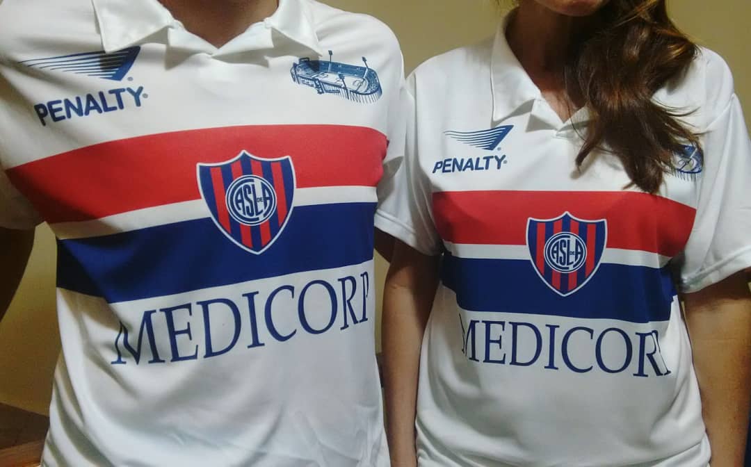 cenretroSL's tweet photo. 💣 LIQUIDAMOS!
Modelo #retro #Penalty #Medicorp

✓ Talle S, unisex
✓ $600 + taza de regalo
✓ $1100 + buzo
✓ Puntos de entrega y envíos 
✓ Varios medios de pago!

#juegaSL #CASLA #Boedo #EscuelaDeTablones #CentroAtrásSL https://t.co/ZLHnDvW7fa