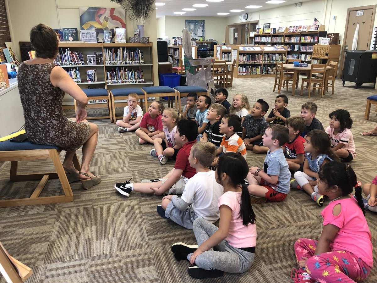 msgrillo1's tweet photo. First time checking out books in the library! 📖🙂 @patriciaeyer #msgrilloWOS https://t.co/nbsTEMmVAz