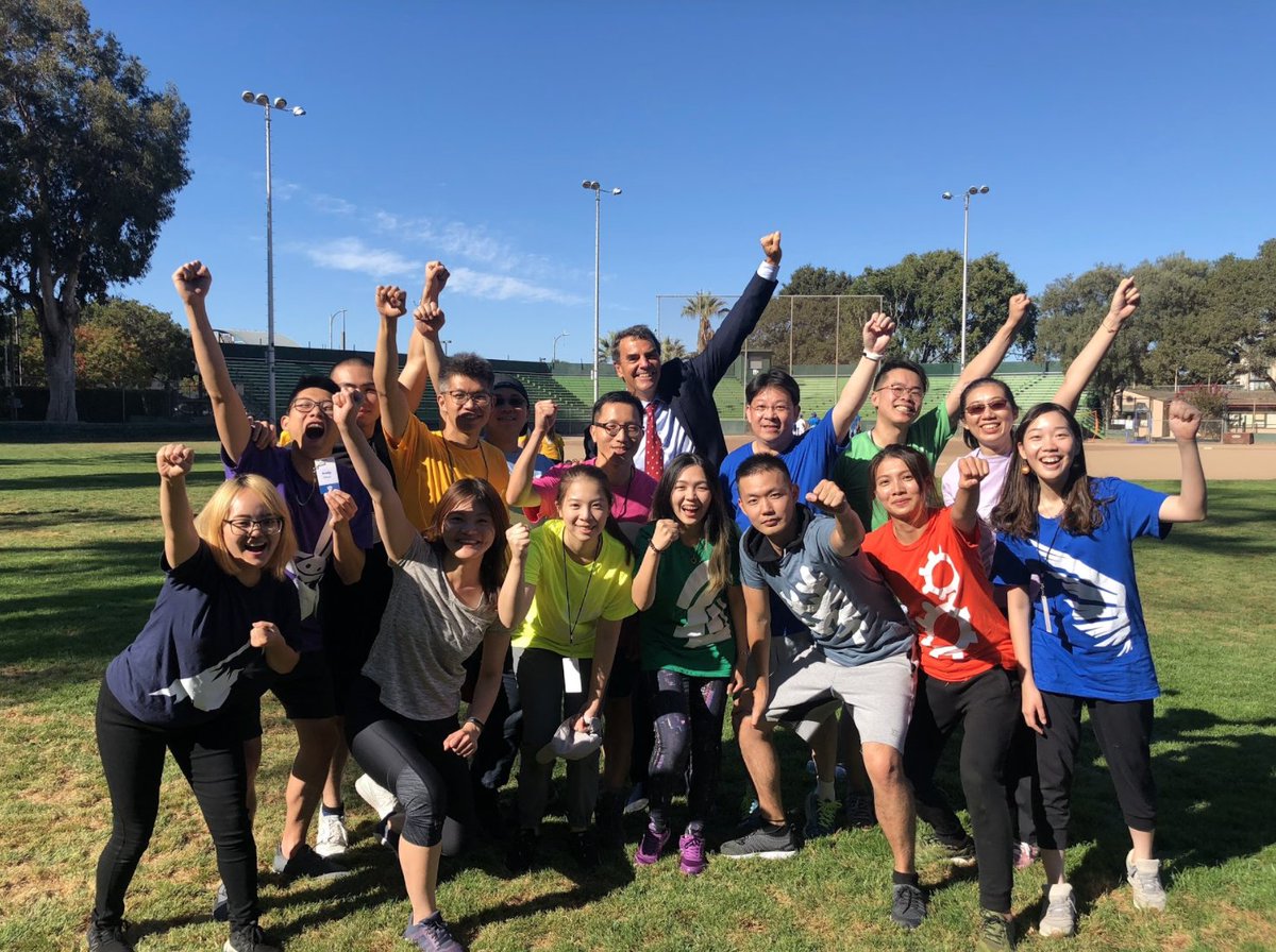 draper_u's tweet photo. Playing soccer this week with our awesome #entrepreneurs and @TimDraper! Never a dull moment. #LifeAtDU #WorkHardPlayHard https://t.co/8rQMTWzzbZ