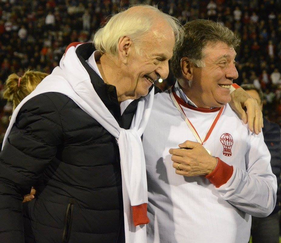 ElAndarivel8's tweet photo. El lunes se celebraron en el Ducó los 45 años del inolvidable Huracán '73, Campeón Metropolitano . Ahí estuvieron casi todos, el espíritu de René incluido. Fue una jornada de nostalgia pero sobre todo de agradecimiento y de alegría. Los rostros del Flaco y Miguel lo demuestran https://t.co/UsnxyjudVR