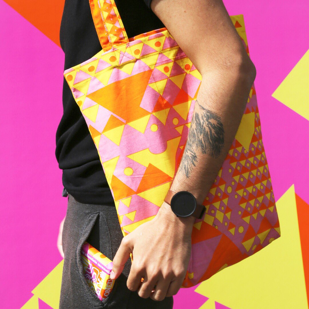 TonysChocoUS's tweet photo. The Tony’s x Afriek #LimitedEdition #tote #bags have landed! Available exclusively on https://t.co/VfFd8VTLXx. They’re ethically made in Rwanda, and each #pattern is unique, just like you! https://t.co/Hna0Z0jzm7