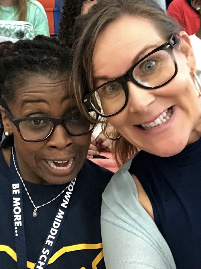 karen_styers's tweet photo. Whole School House Fun! #gotwain #wiseowls #communitybuilding #houserevealday #JMS2018 https://t.co/e1jzpoCIT7