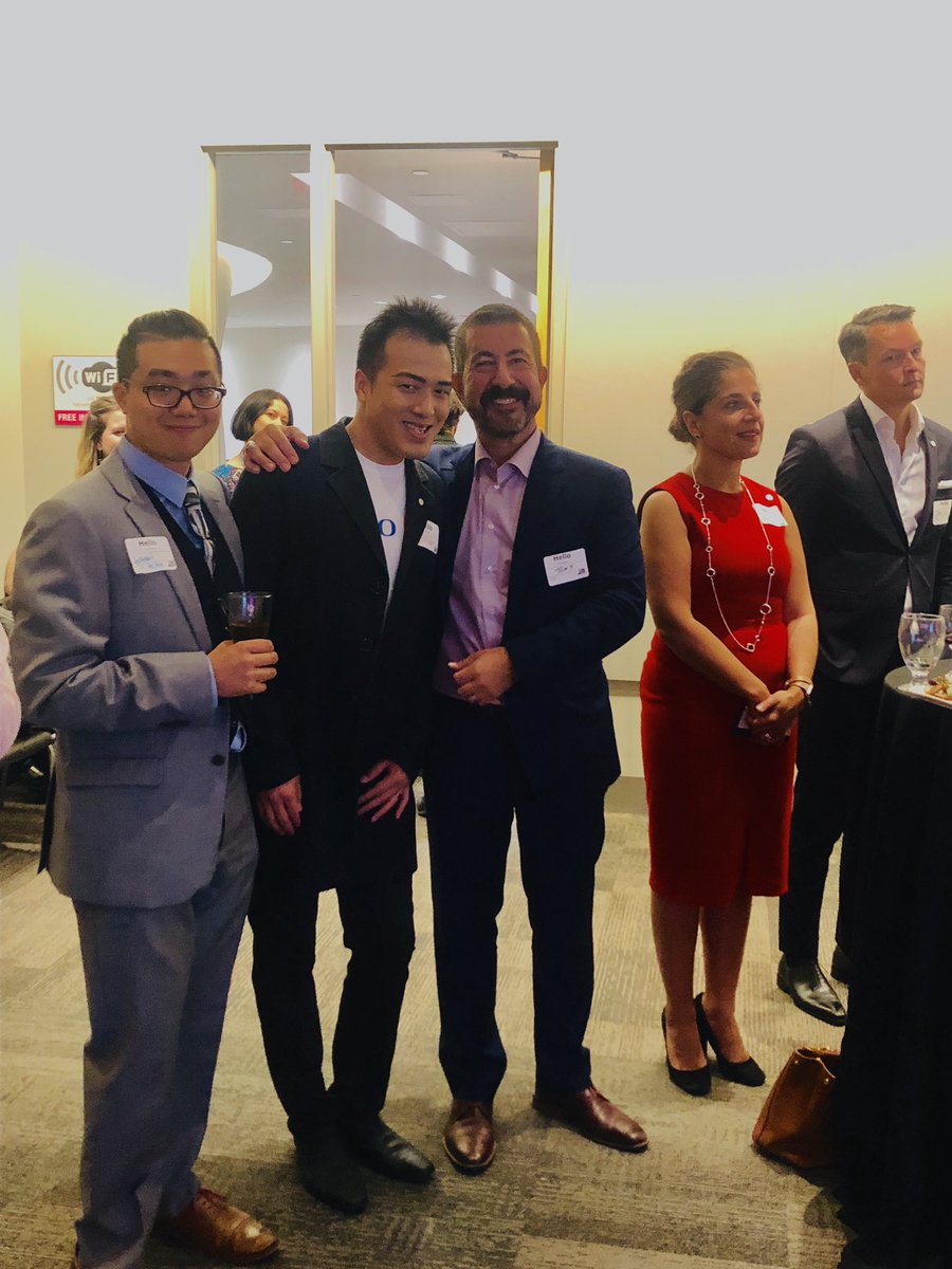 thehangzhou's tweet photo. Do I need another reason to feel absolutely #proudtoworkatBMO ? No! #BeingBMO is always in my blood! ❤️@BMO #BMOPride #TCrocs #GTDrocks #ProudwithaPurpose @nardine_flaro @RosemaryTorell1 @stephen0961 Thanks to #PrideRun2018, I’ll see u next year! 😘 https://t.co/qfN6KbfhDn