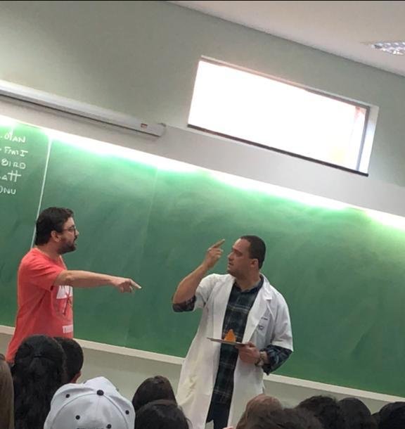 fadulzeras's tweet image. A Escola de Atenas - 1511
A Escola Nota 10 - 2018