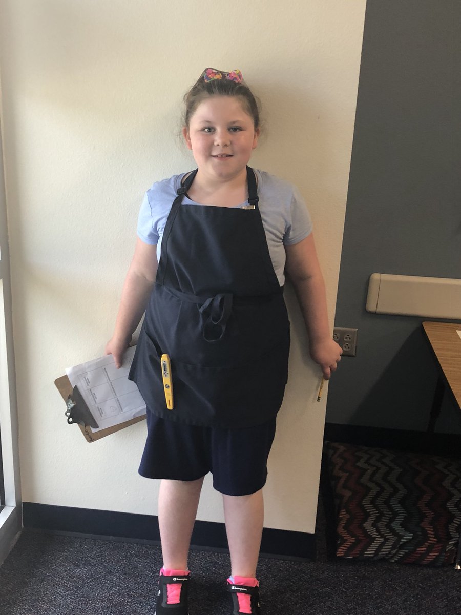 This STAR wants to be a cafeteria server! #walelm