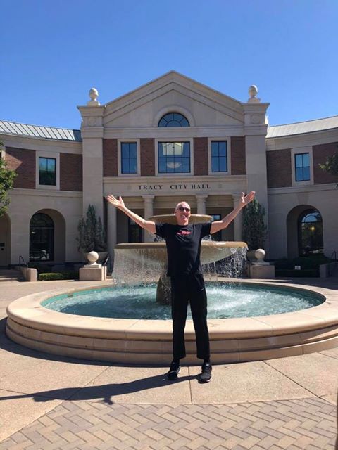 cityoftracy's tweet photo. Bill Walton is in the house!! 🏀Basketball legend, broadcaster, and humanitarian Bill Walton will be on the #GrandTheatre stage tonight! Visit https://t.co/sryxHV3xQe to get your ticket! #PlayInsideTheTriangle #CityofTracy #AnEveningwithBillWalton #HallofFame #NBA @BillWalton https://t.co/p7QdBG3qaR