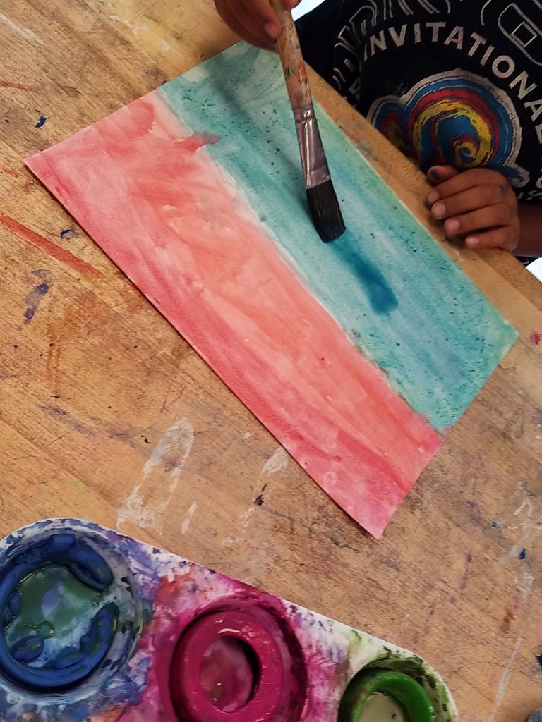 theartbandit's tweet image. "This is amazing!" Third graders are painting backgrounds for architecture prints. #surfacetreatment #mixingcolors #3rdgradeart #bellsferryart #topteachbley #cobbartrocks