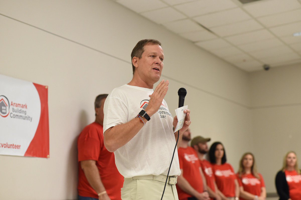 Aramark's tweet photo. Congrats and a huge THANK YOU to our ABC Day Executive Sponsor, Brent Franks (@bfranks589), on a great day of volunteerism in communities across the globe! #aramarkvolunteer https://t.co/nWmqrsjOPn