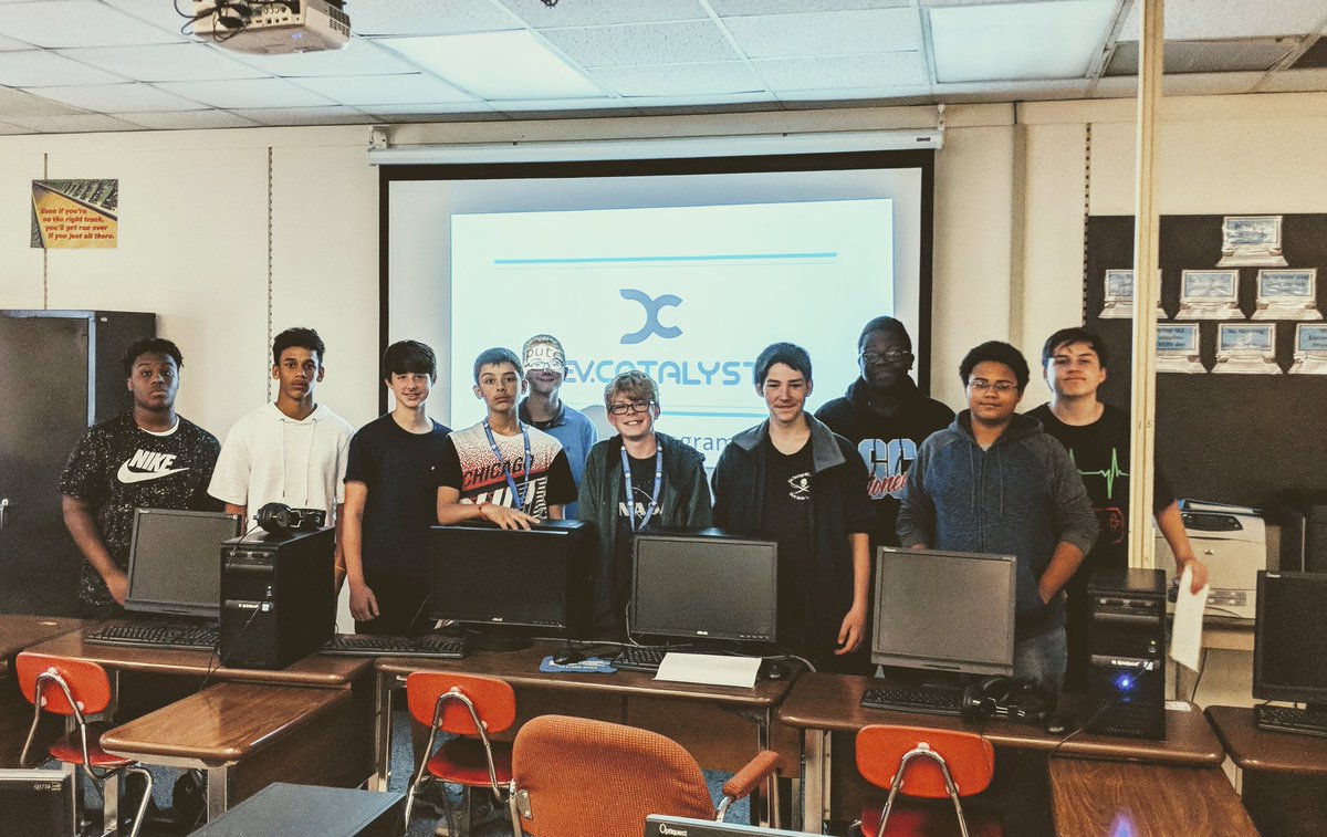 DevCatalyst_CO's tweet image. Talking tech opportunities with 8th, 10th &amp;amp; 12th grade students at the Gibson County HS hosted Career Day! 💻👩‍💻 #DevCatalyst #CSforAll