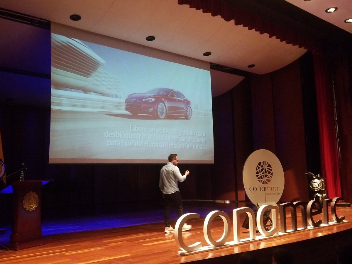 "El reto para las marcas no es emplear la última tecnología, está en saber usar esa tecnología para tener la mayor información posible que permita puntos de contacto con las audiencias", <a href="/varobarriga/">Alvaro Barriga</a> en #Conamerc2018 @clubmerc_eafit