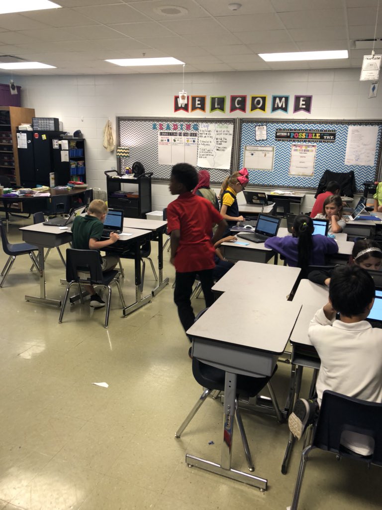 ThirdGradeFES's tweet photo. We answered a question on Google Classroom!!!!! 😇😇😇😇🤩🤩 Now if we can stop shouting out ”i am trying to text you back” #weareJCPS #FairdaleWorld #THEWORDISREPLY🙄 https://t.co/2tAq2BjDkG