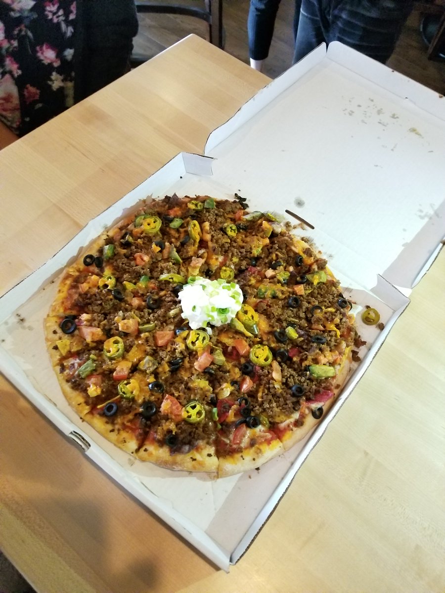 Today we sampled 5 pizzas featured in @yycpizzaweek 2018!

1st up was The Nacho Pizza from <a href="/windsorpizzaco/">Windsorpizzaco</a>. A secret recipe dough is topped with their signature pizza sauce &amp; followed by everything you'd expect on nachos including #AlbertaBeef 🍕🐮 #yycpizzaweek #yum