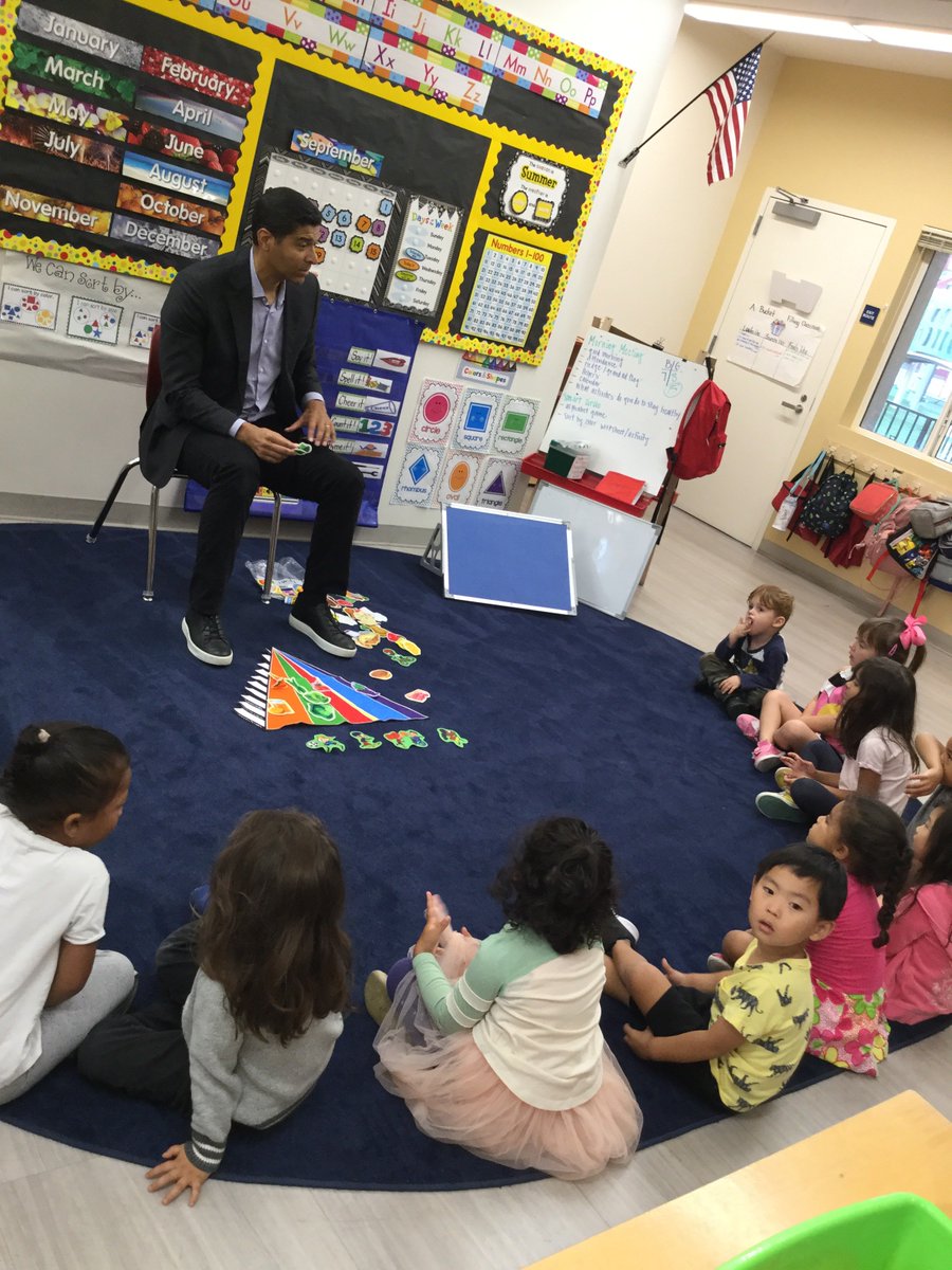 Stratford Los Angeles parent, Dr. Grafton visited our Pre-K class today to talk about nutrition and super foods. Thank you Dr. Grafton! #StratfordSchool #eathealthybehappy