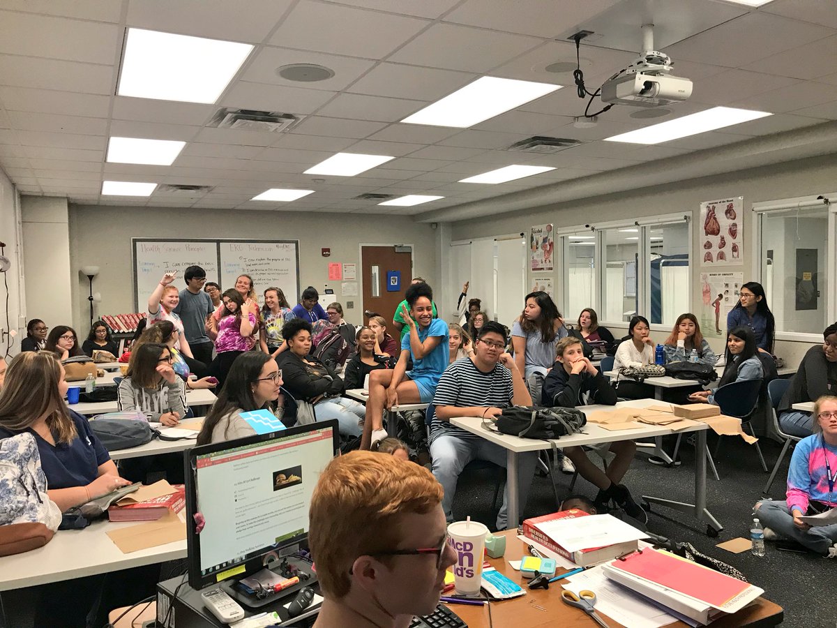 moorehosa's tweet photo. HOSA WAS AMAZING TODAY! Look at this crew! 🤩🤩 #KNOWmoore #MooreHealth https://t.co/8G0jK3ZV7o
