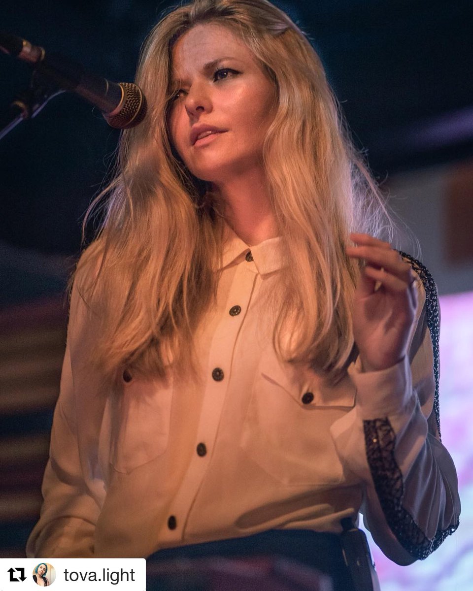 Merci Montréal!  Thanks for a great night 🎉

Tonight we’re at Hard Luck Bar in Toronto! Set times:
<a href="/thenurseryy/">𝖙𝖍𝖊 𝖓𝖚𝖗𝖘𝖊𝖗𝖞</a> 8pm
<a href="/foxesinfiction/">foxes in fiction 🥀</a> 8:45pm
Us 9:30pm

#stillcorners #slowairtour #liveintoronto #touring