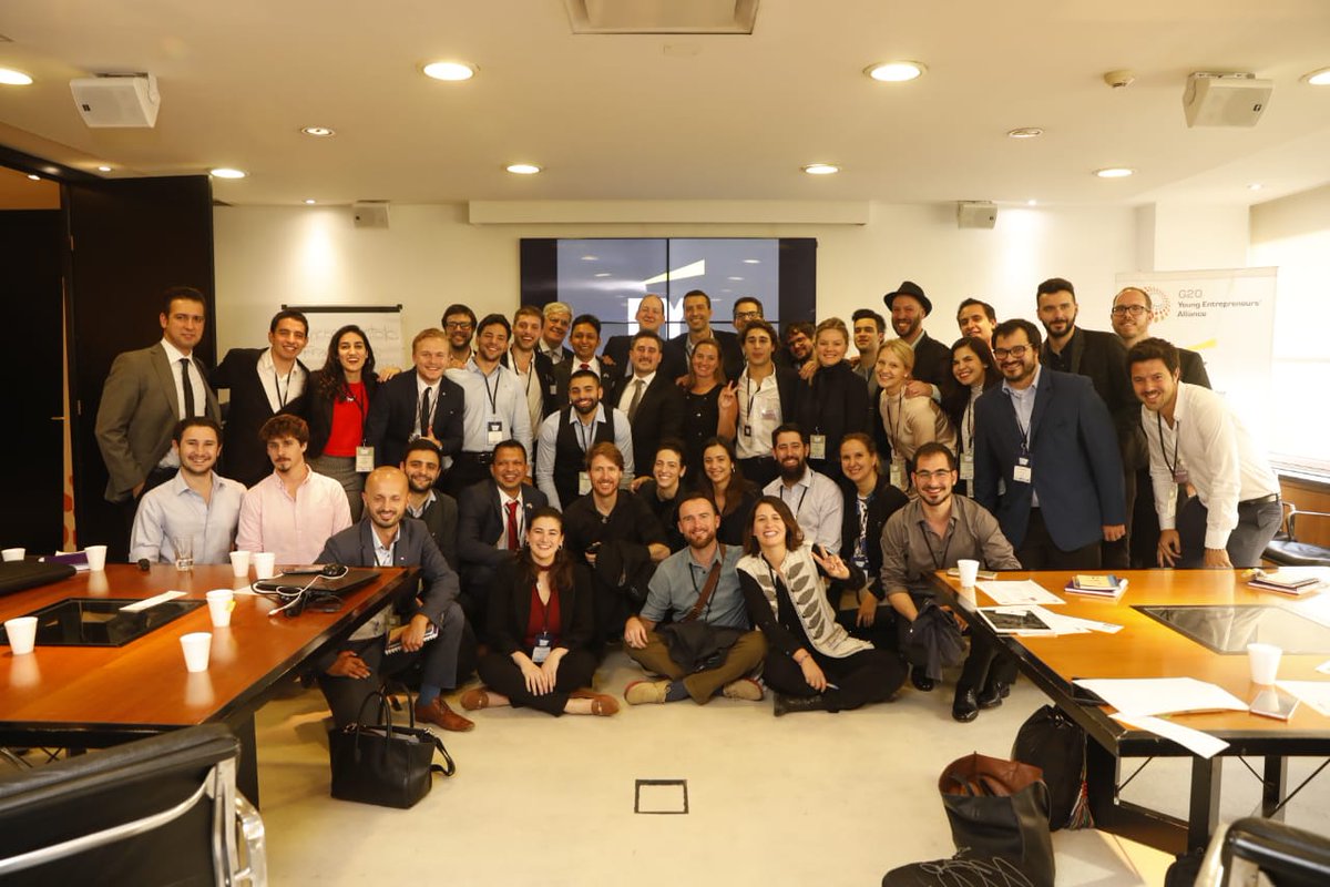 EY_Argentina's tweet photo. ¡Un éxito el workshop "The Business of the Future" junto a @Fransantolo de @scalabl! #G20YEA
#BetterQuestions https://t.co/aFKQdXRqHK