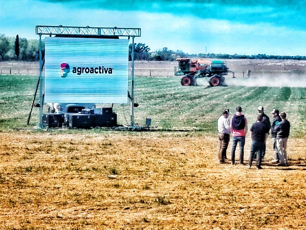 AgroActiva's tweet photo. Como siempre acompañando al campo argentino, a los productores y a nuestros expositores. Estuvimos en el #CursoAP2018 en #INTAManfredi. @intaargentina @INTAAgroind @biancogaido @IntaCordoba @maximobontempo @RosyLeNardi https://t.co/KCclhIuj3e