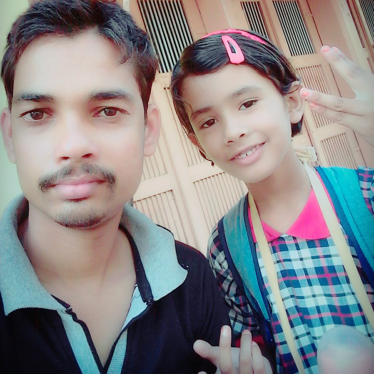 GUFRAN_LLB's tweet photo. एक मुस्कुराहट ही तो चाहते है तुम्हारे लबों पर,
यकीन मानो और कोई लालच नहीं तुम्हारी तारीफ करने का !!

मेला बाबू my #sweet little #siter https://t.co/IJf4JKYEh3