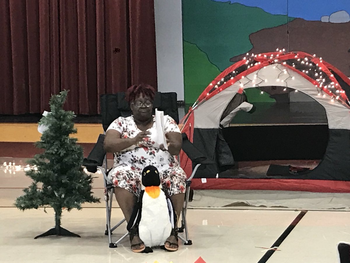 ElementaryHardy's tweet photo. Ms. Tillman, our guest reader, at Hardy’s Literacy Night. https://t.co/NVBFVxTBB3