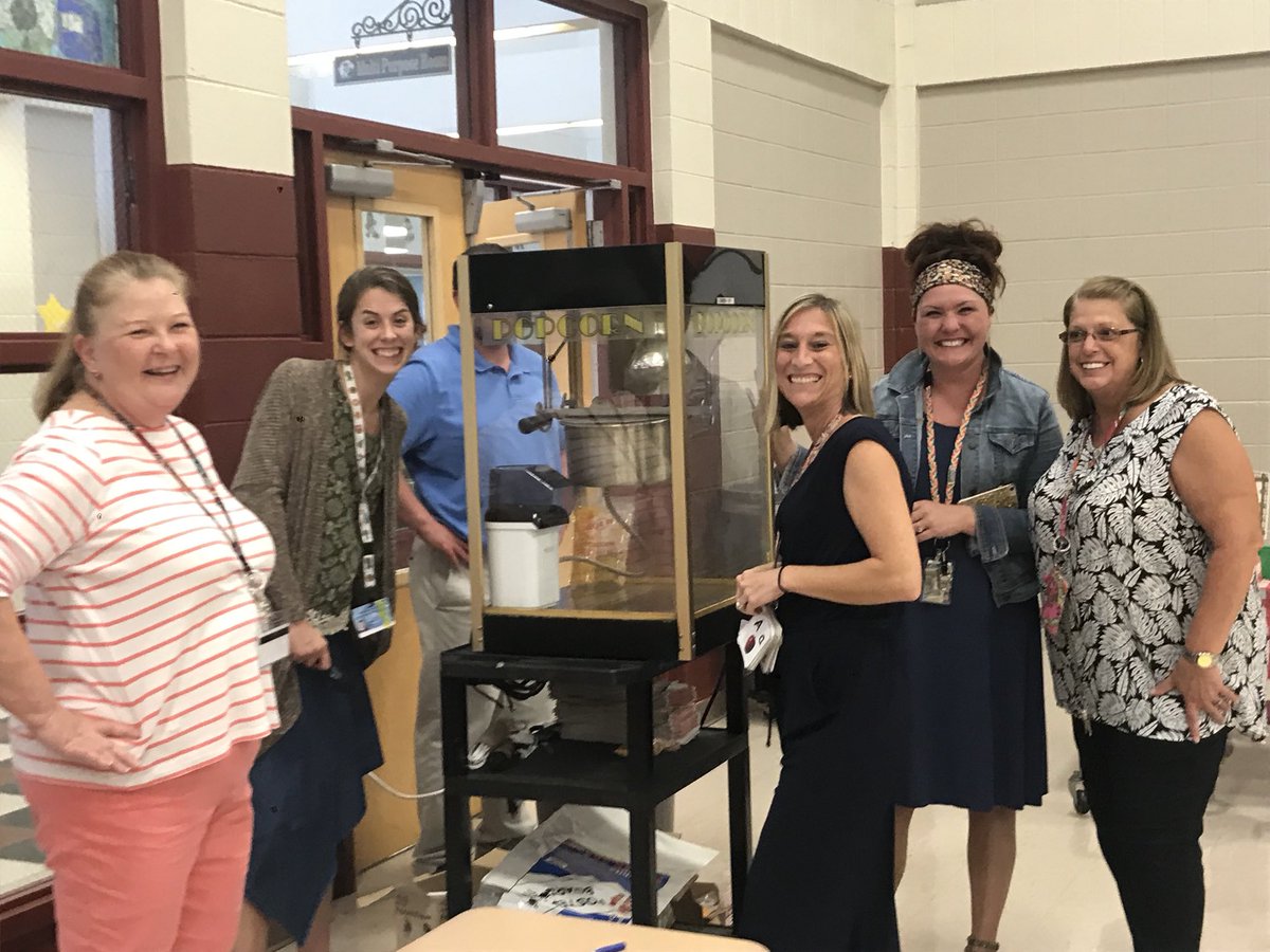 ElementaryHardy's tweet photo. Literacy Night at Hardy Elementary #OppZoneWins18 https://t.co/lAyVFaBRgU