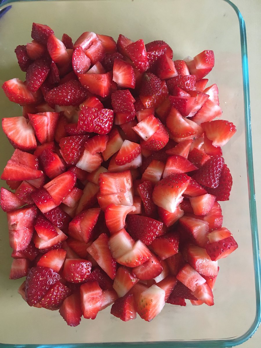 gflunchboxes's tweet image. Today’s fresh strawberries. #allgood
