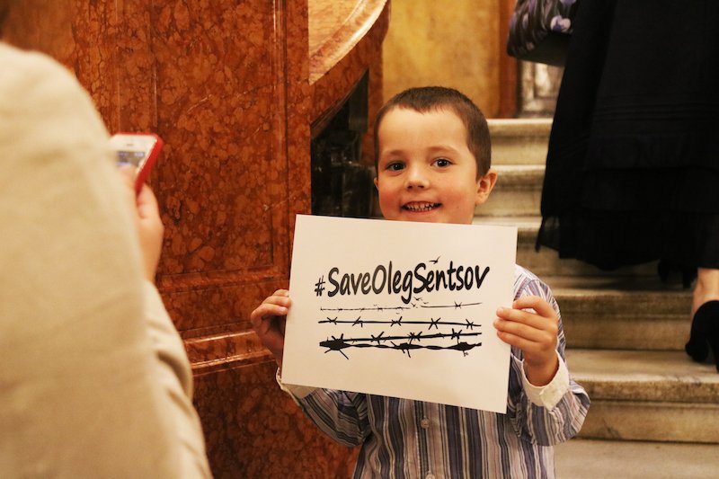 PENamerica's tweet image. At the Forum of Publishers that opened yesterday in Lviv, PEN Ukraine and the initiative #SaveOlegSentsov prepared a number of actions in support of Ukrainian political prisoners in Russia and Crimea, including filmmaker and writer Oleg Sentsov. #FreeSentsov