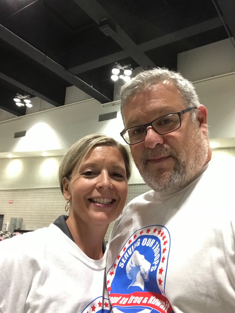lor_little's tweet photo. Getting ready to help serve 5,000 meals at the Serving our Troops event in St Paul tonight. ⁦@Enbridge⁩ https://t.co/ShhjqGODvk