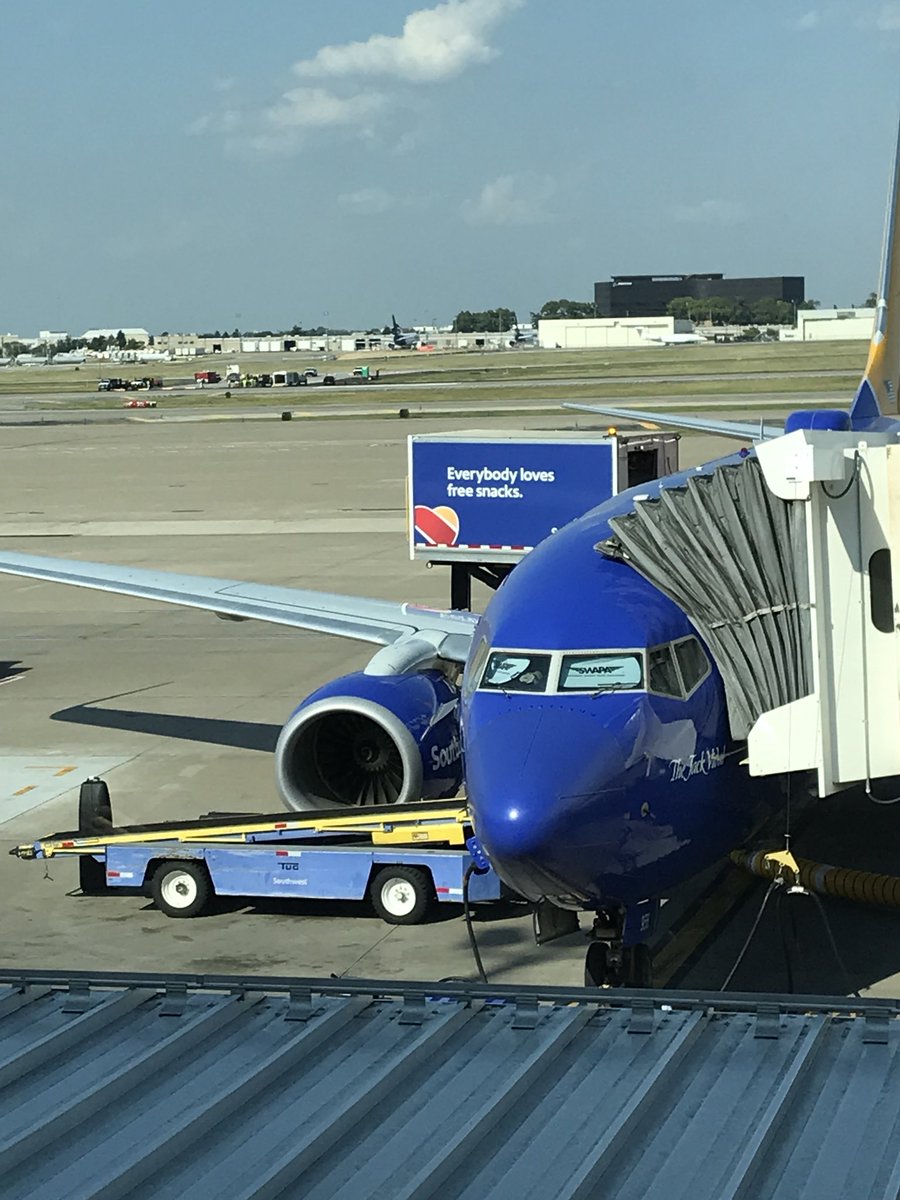 Barbara29707213's tweet photo. Our transportation! #TeamSummit2018 https://t.co/M2y9mHExgO
