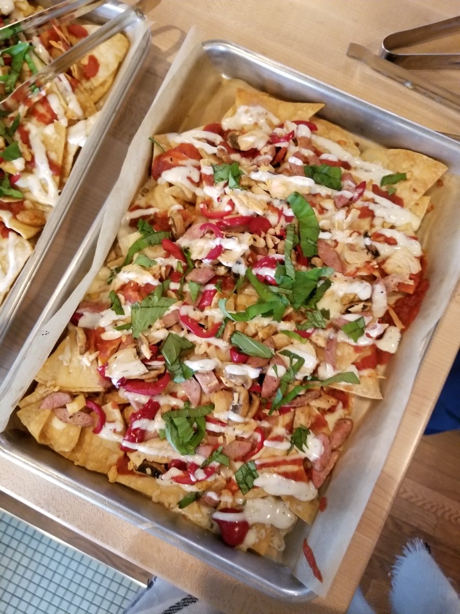 The Peppadew Mobster Roadhouse Pizza Nachos from <a href="/madisons1212/">Madison's 12|12</a> for @yycpizzaweek 2018 was all that and more! They combined 3 of their fav pizzas, the Sweet Pepper Chicken, Peppadew Mobster &amp; the Roadhouse to make these nachos. #OutOfTheBox delicious! 🍕🍕#Nachos4Life