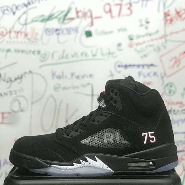 restockstore's tweet image. Size 10.5. Only $260! Now available in store. Phone orders accepted. DM for more info