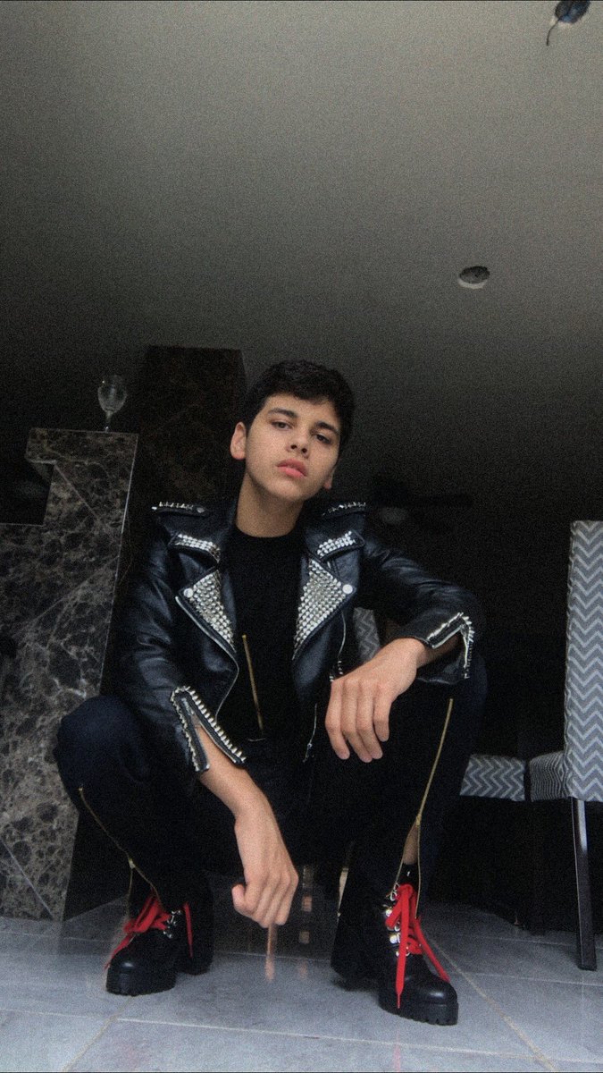 JoshScoOt12's tweet image. Can’t wait to see u @taylorswift13 on Houston ✨🔥
I’m so ready for it @taylornation13 
I’m travel from Mexico, I’m in section M, Row 16, Seats 18-19.
My costume it is based on the video of LWYMMD 💕 #RepTourHouston #RepTourHouston #ReputationStadiumTour 
Please RT and tag Taylor