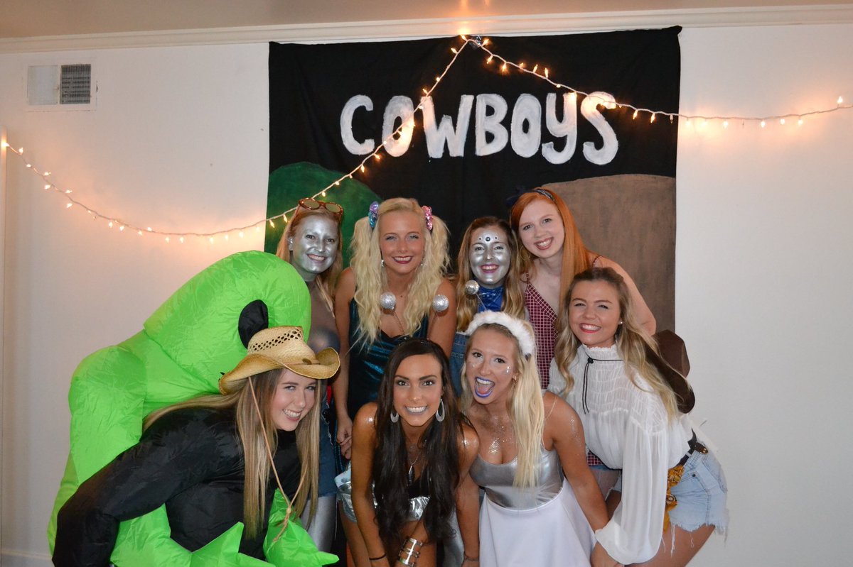 OUkkg's tweet photo. Kowboy vs. Alien Date Party 👽 🤠 https://t.co/eo4W5UBYIk
