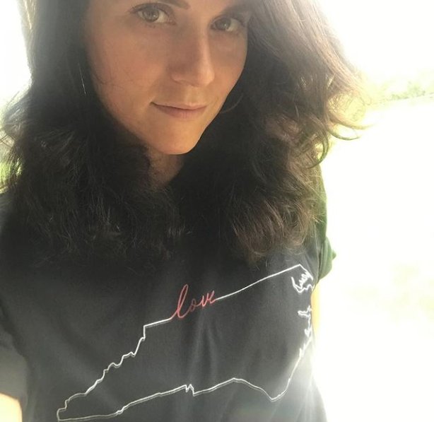 LeytonTLA1990's tweet image. Beautiful 😍😍This woman has one most big heart #capefearlesschallenge  Buy a T-shirt design by @HilarieBurton to help North Carolina