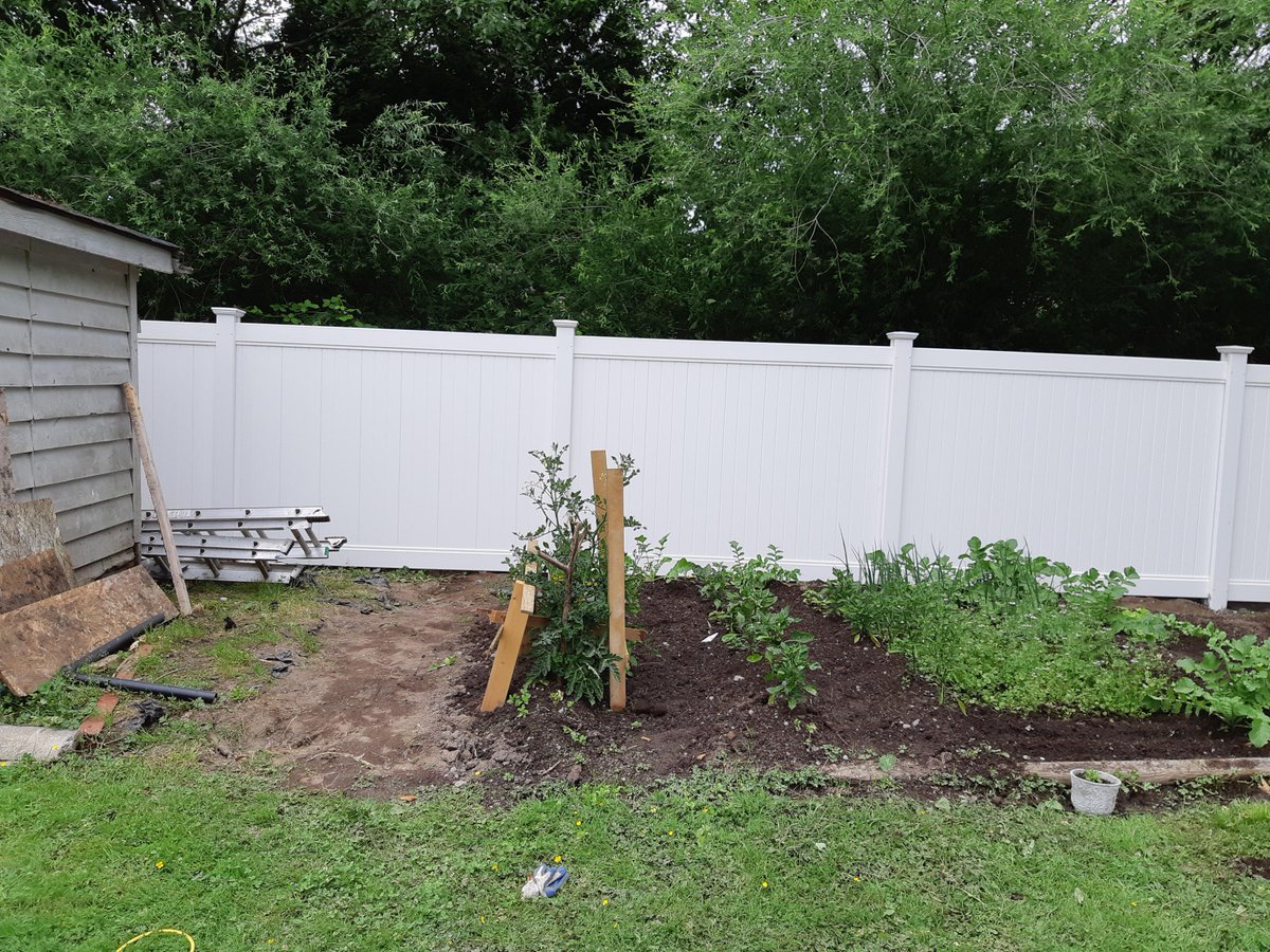 MkCedar's tweet photo. #cedarfencing experts are just a call away! #surreybc #vancouverbc #contractorsinbc #fencingcontractors #fencerenovations #startwithtrust #bbbbusiness https://t.co/XZNofm14E1