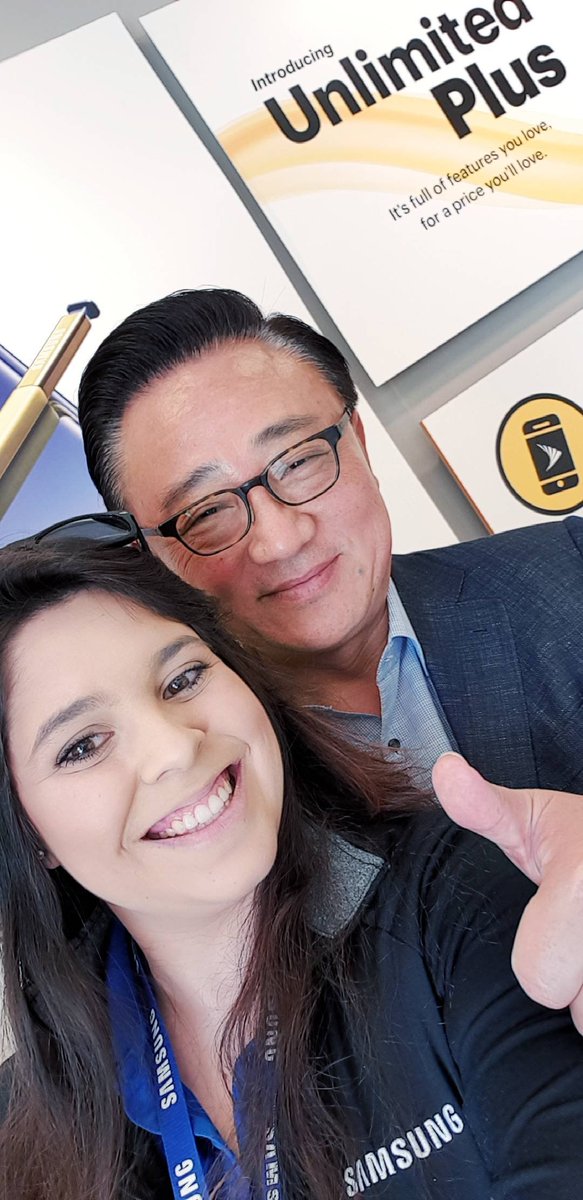 GabySamsungFSM's tweet photo. #Note9selfie with the Main Man him self in our San Jose stores DJ Koh! https://t.co/H26HvCMb4s