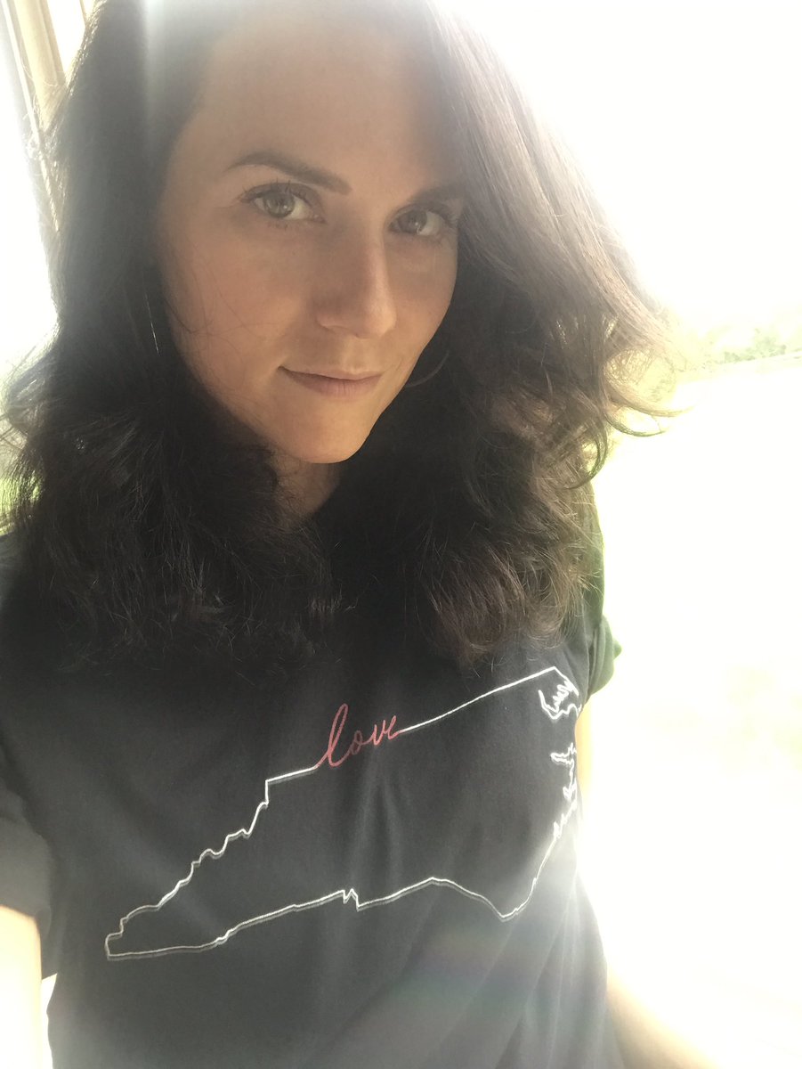 HilarieBurton's tweet image. For anyone who loves NC! We&apos;ve partnered with @Stands and @RandomActsOrg to raise money for those affected by Hurricane Florence. I&apos;ve been hearing stories from all my friends and family, and it is going to be a long road back. Please join us in the #CapeFearlessChallenge !