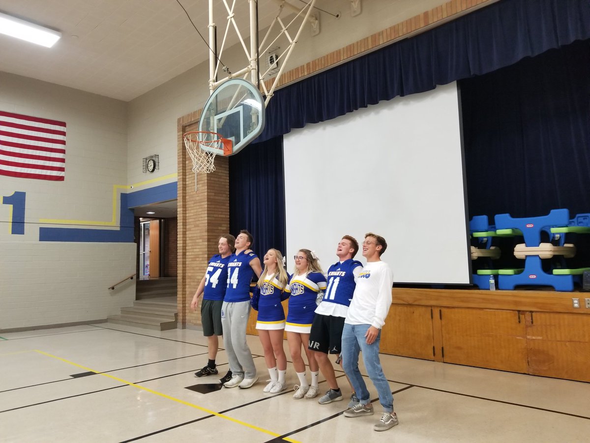 stmaryknightssf's tweet photo. Let me hear your Knight Spirit! Thanks OG students and teacher alumni for leading us in cheers and the school song! #OGHoco18 https://t.co/Q36Sz1nVis