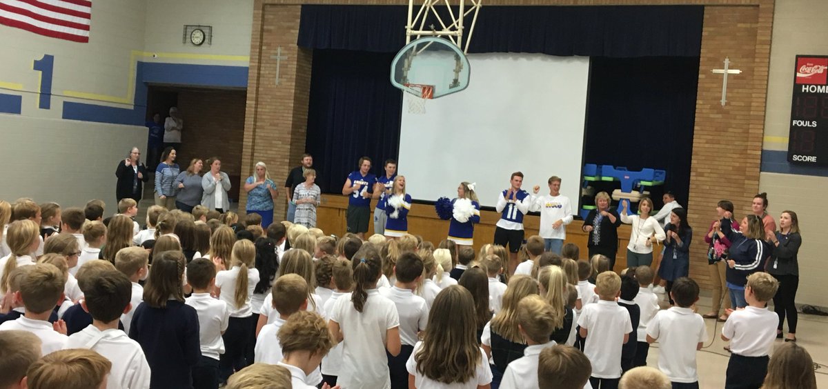 stmaryknightssf's tweet photo. Let me hear your Knight Spirit! Thanks OG students and teacher alumni for leading us in cheers and the school song! #OGHoco18 https://t.co/Q36Sz1nVis